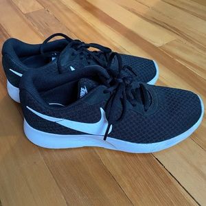 Nike Tanjun Running Shoe